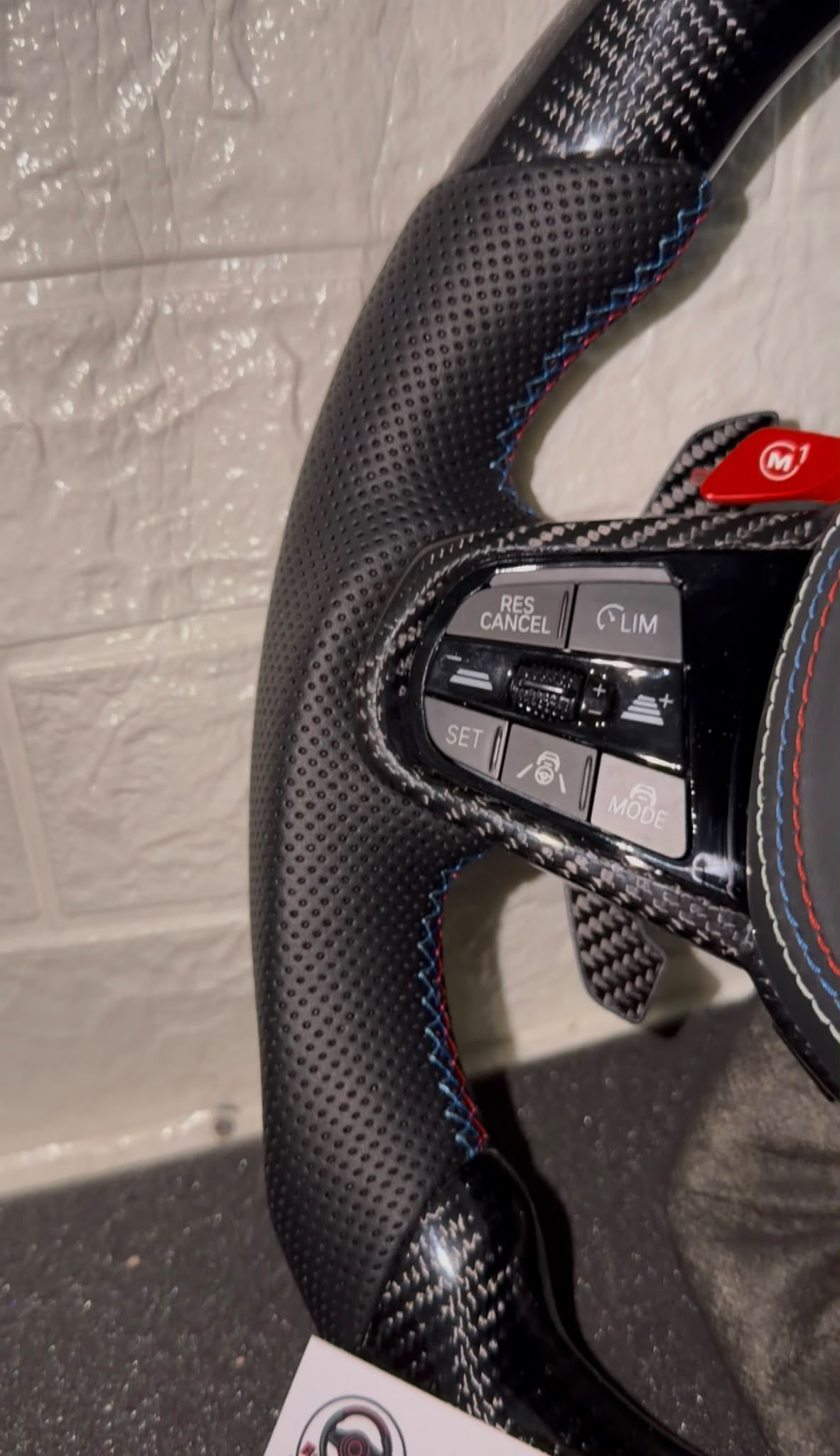 Volante bmw con comandi M1&M2, Carbonio con Pelle trafortata, Con Led Contagiri e paddle in carbonio