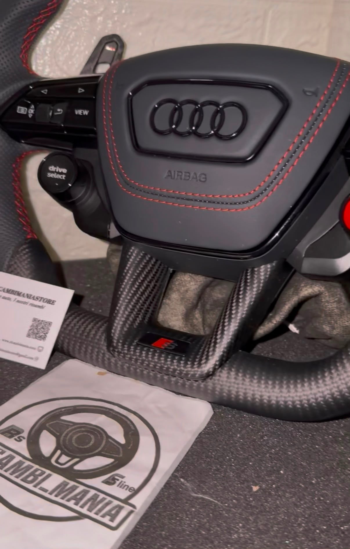 Volante Audi in Carbonio Opaco e Pelle Traforata – Flat Bottom con Start/Stop e Drive Select