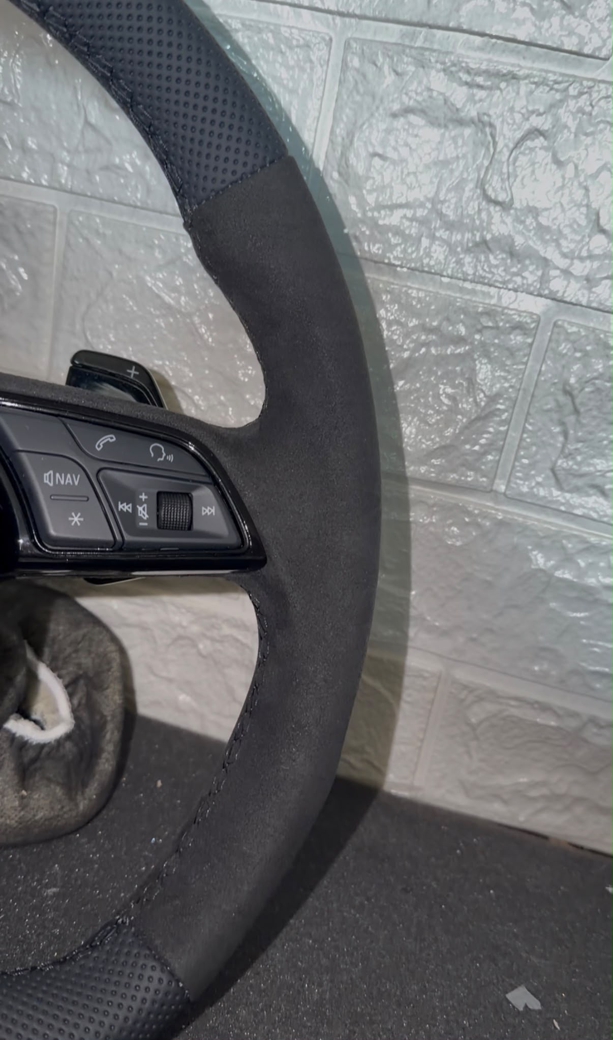 Volante Per Audi Con Alcantara & Pelle Traforata , Con Tasti Multifunzione e Paddle