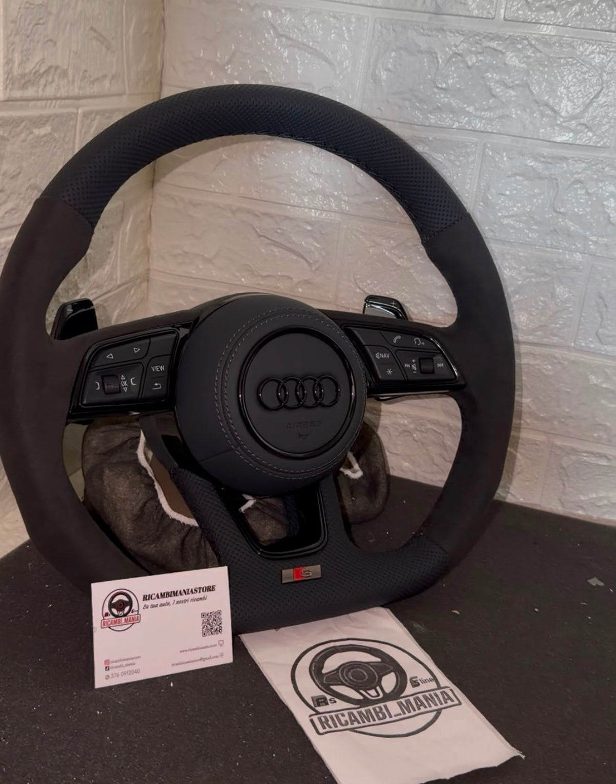 Volante Per Audi Con Alcantara & Pelle Traforata , Con Tasti Multifunzione e Paddle