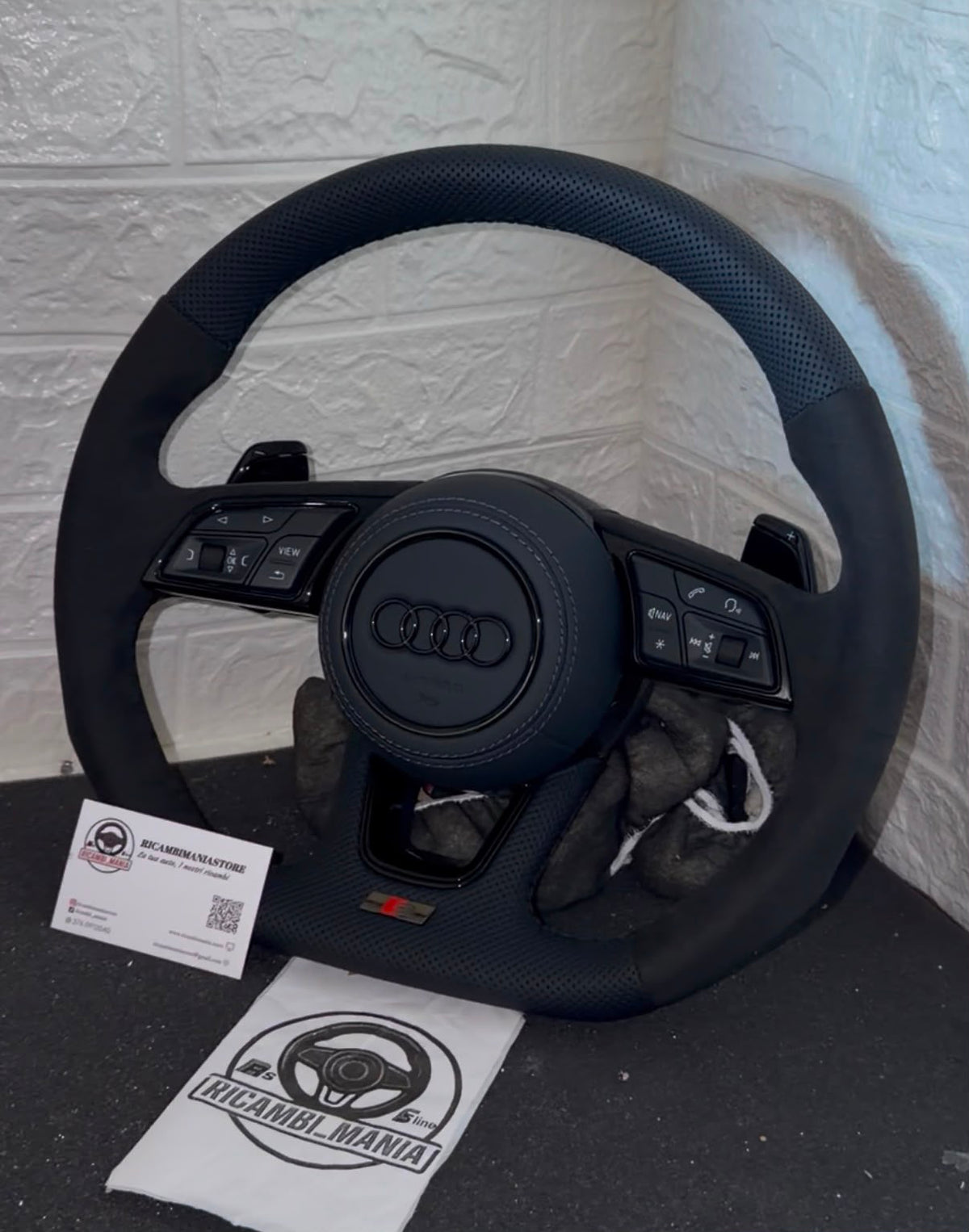 Volante Per Audi Con Alcantara & Pelle Traforata , Con Tasti Multifunzione e Paddle