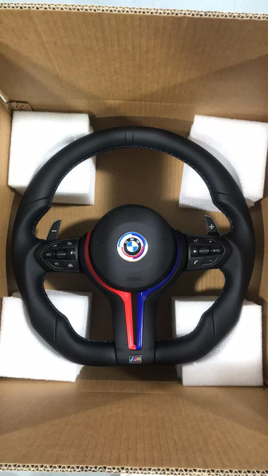 Volante Per Bmw Con Pelle Traforata & Pelle Liscia, Con Dettagli Rossi e Blu & Finiture Nere