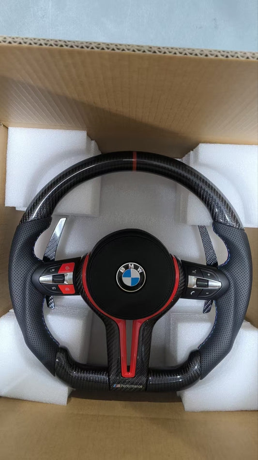 Volante Per Bmw Con Carbonio & Pelle Traforata, Con Dettagli Rossi & Finiture In Carbonio