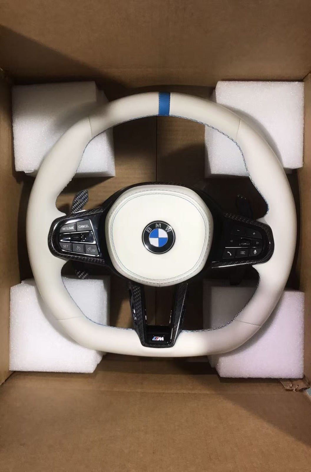 Volante Per Bmw Pelle Bianca & Mirino Blu, Con Paddle Carbon & Finiture In Carbonio