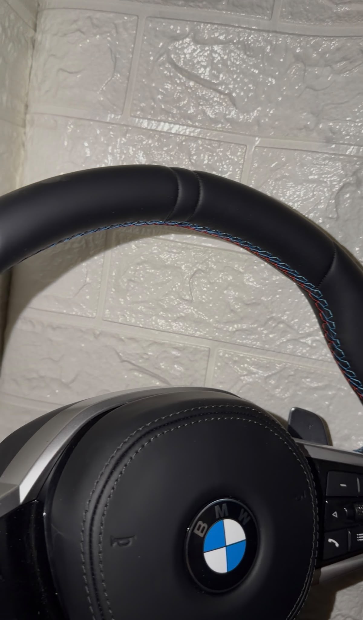Volante Per Bmw Con Pelle Liscia, Mirino Nero Racing, Finiture Chiare, Paddle e Tasti Multifunzione