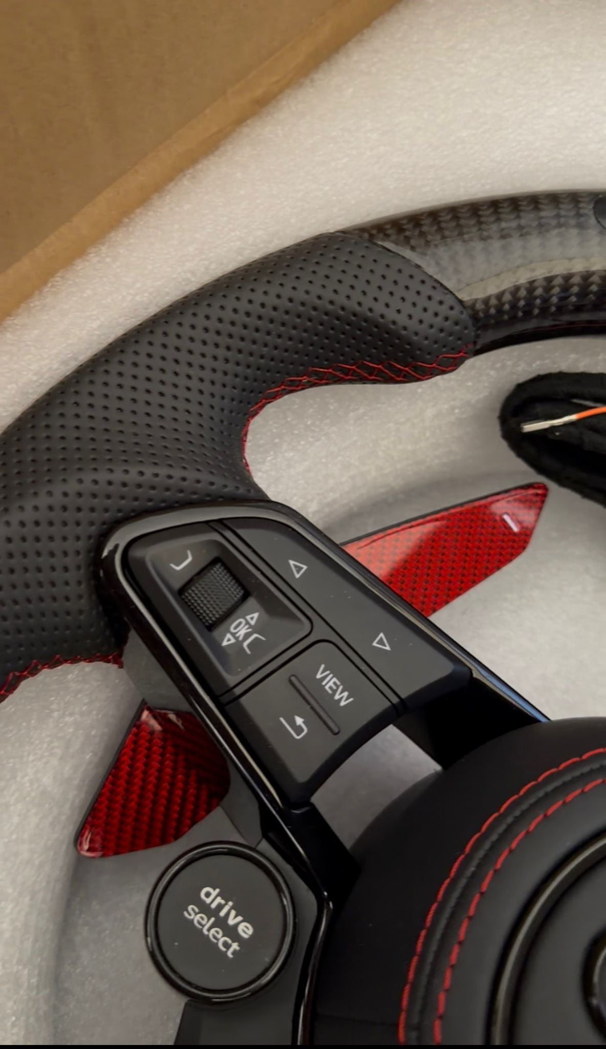 Volante Audi S-Line in Carbonio con Display Contagiri – Flat Bottom con Start/Stop & Drive Select