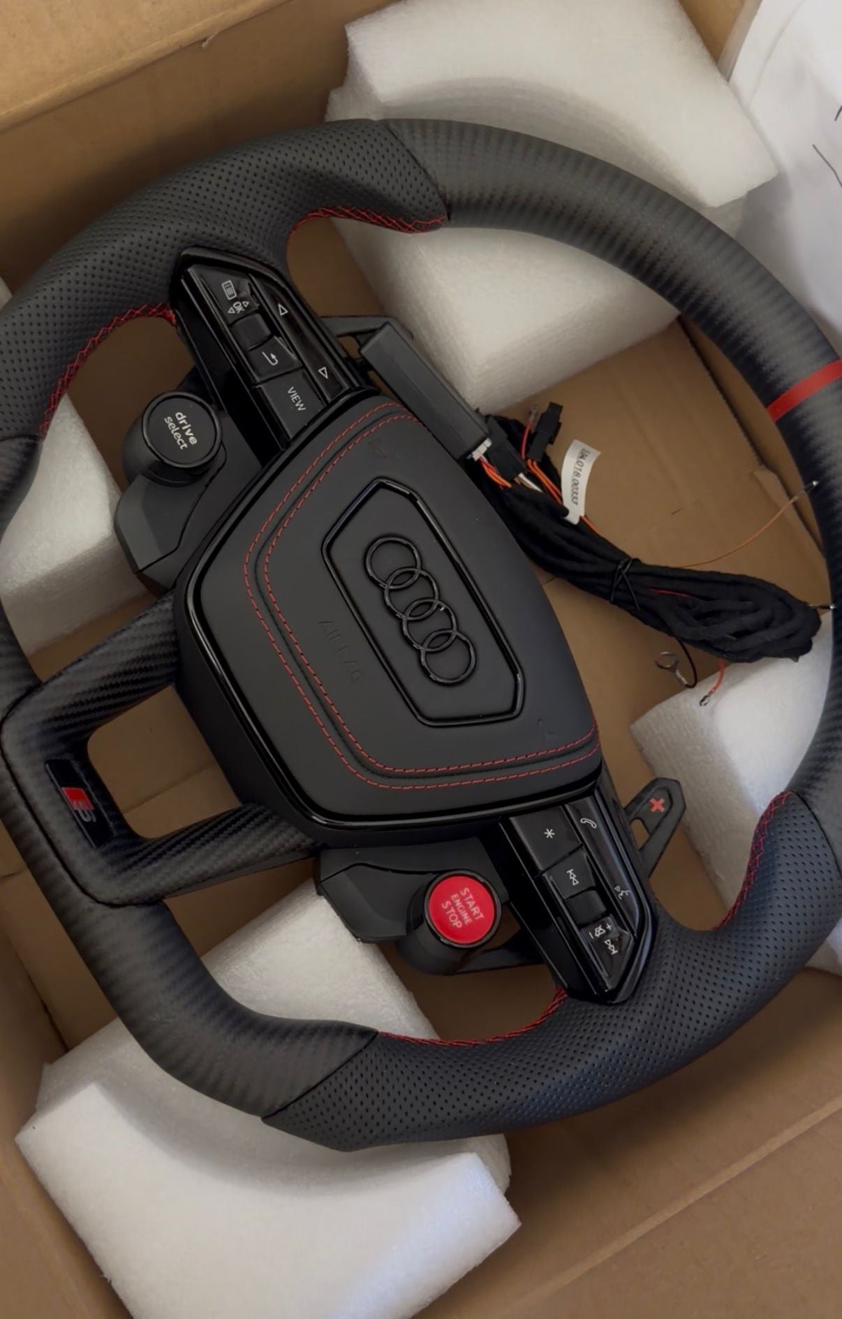 Volante Audi in Carbonio Opaco e Pelle Traforata – Flat Bottom con Start/Stop e Drive Select