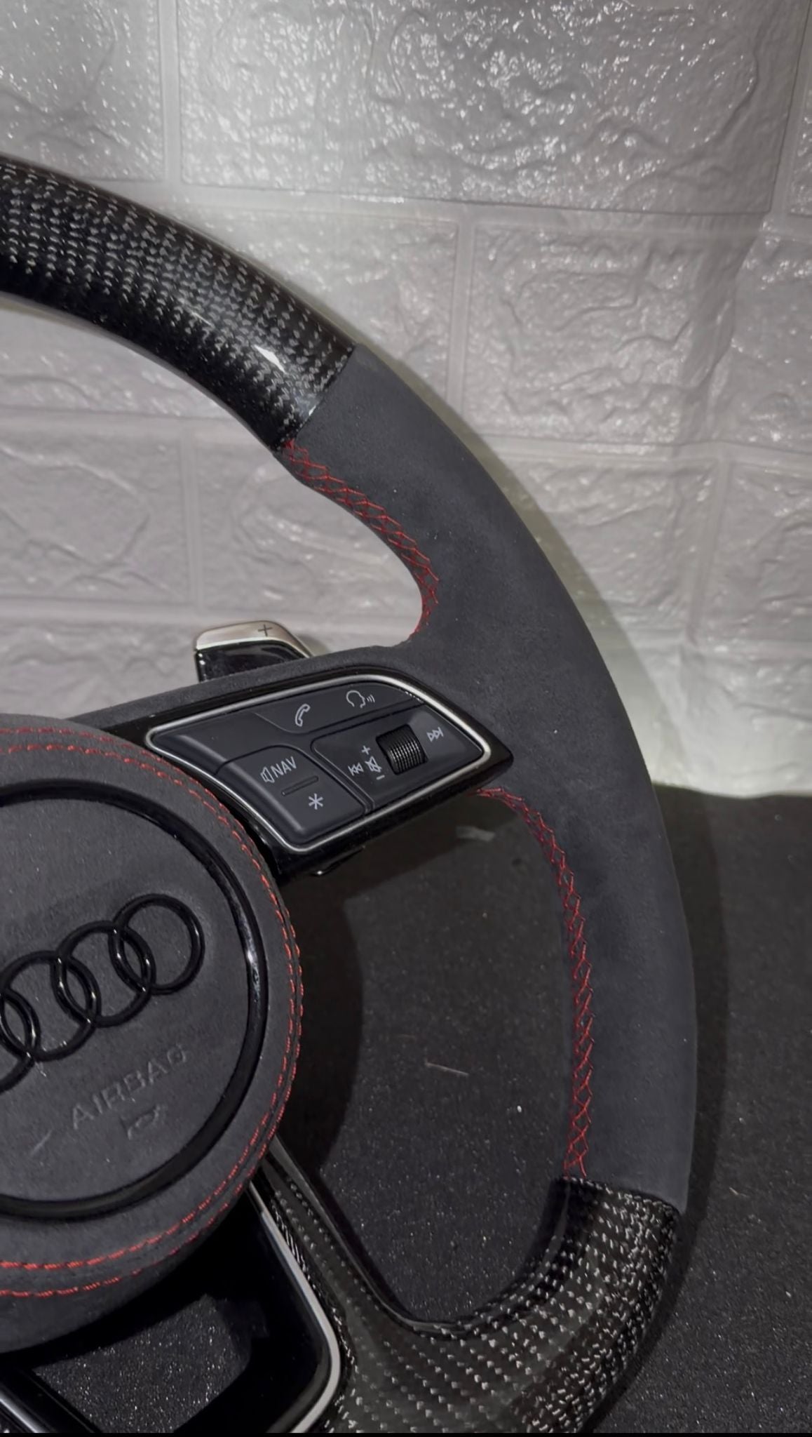 VOLANTE PER AUDI IN CARBONIO & ALCANTARA