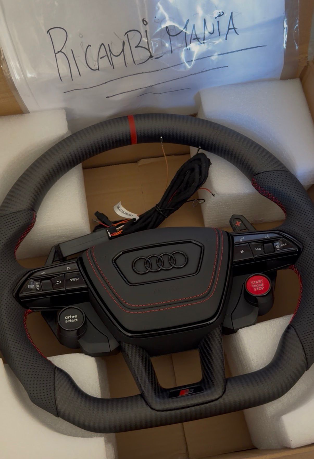 Volante Audi in Carbonio Opaco e Pelle Traforata – Flat Bottom con Start/Stop e Drive Select