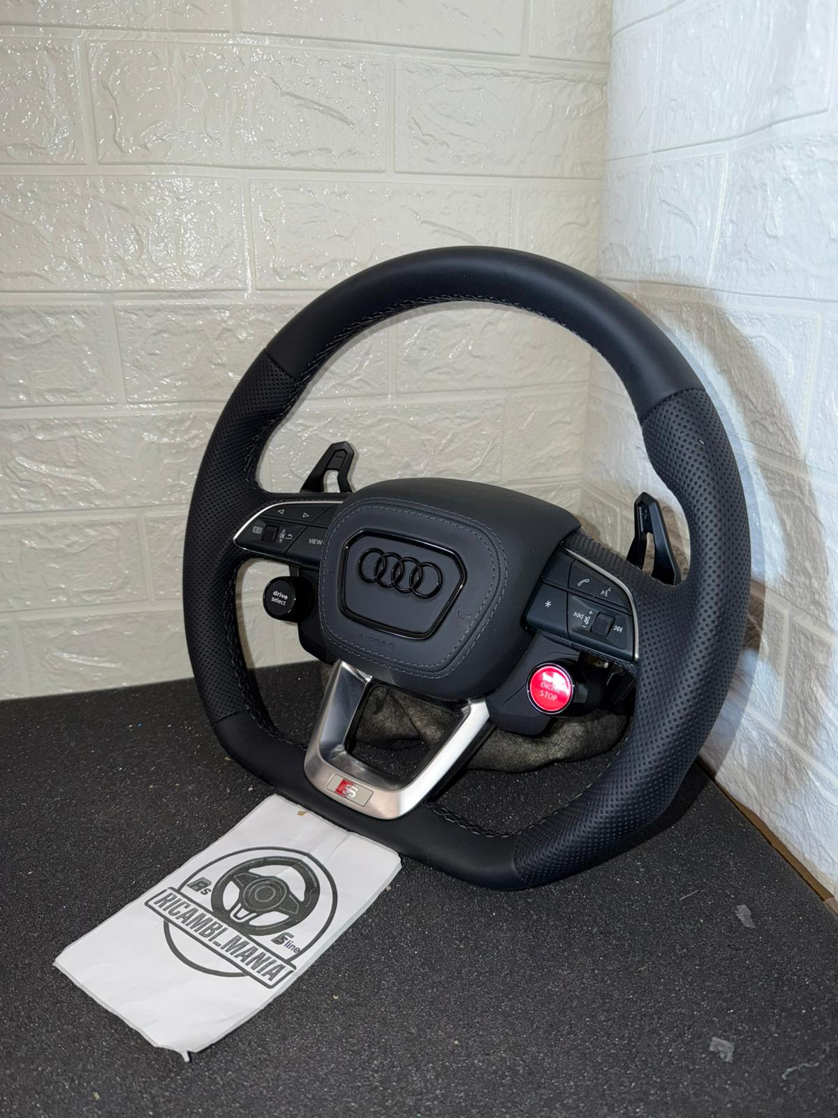 Volante Sline In Pelle Con Paddle Urus & Tasti R8