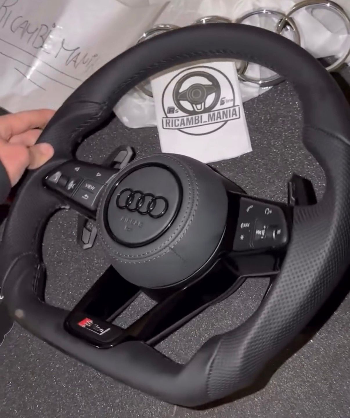 Volante Sline Con Pelle Traforata, Comandi Multifunzione & Paddle urus