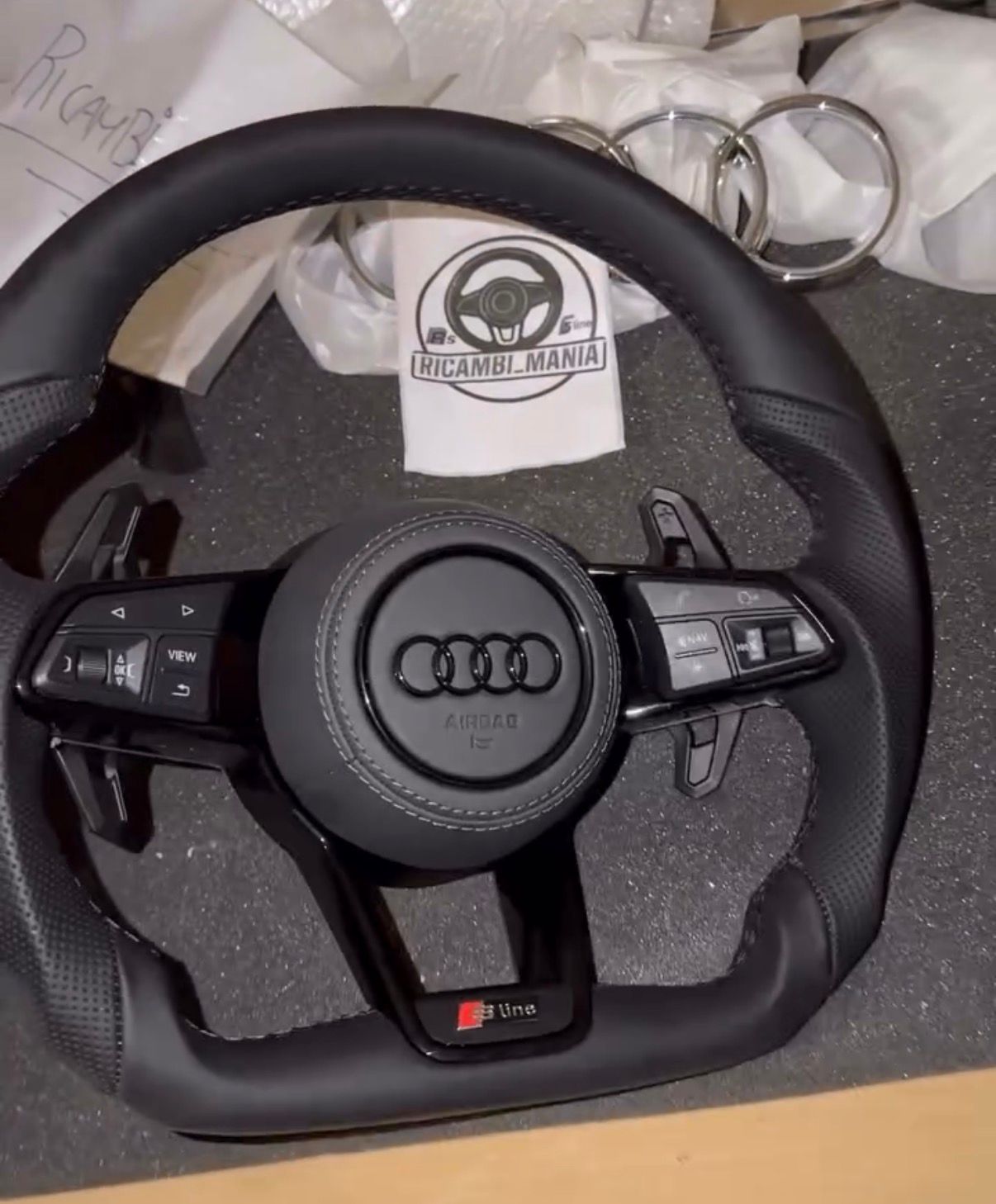 Volante Sline Con Pelle Traforata, Comandi Multifunzione & Paddle urus