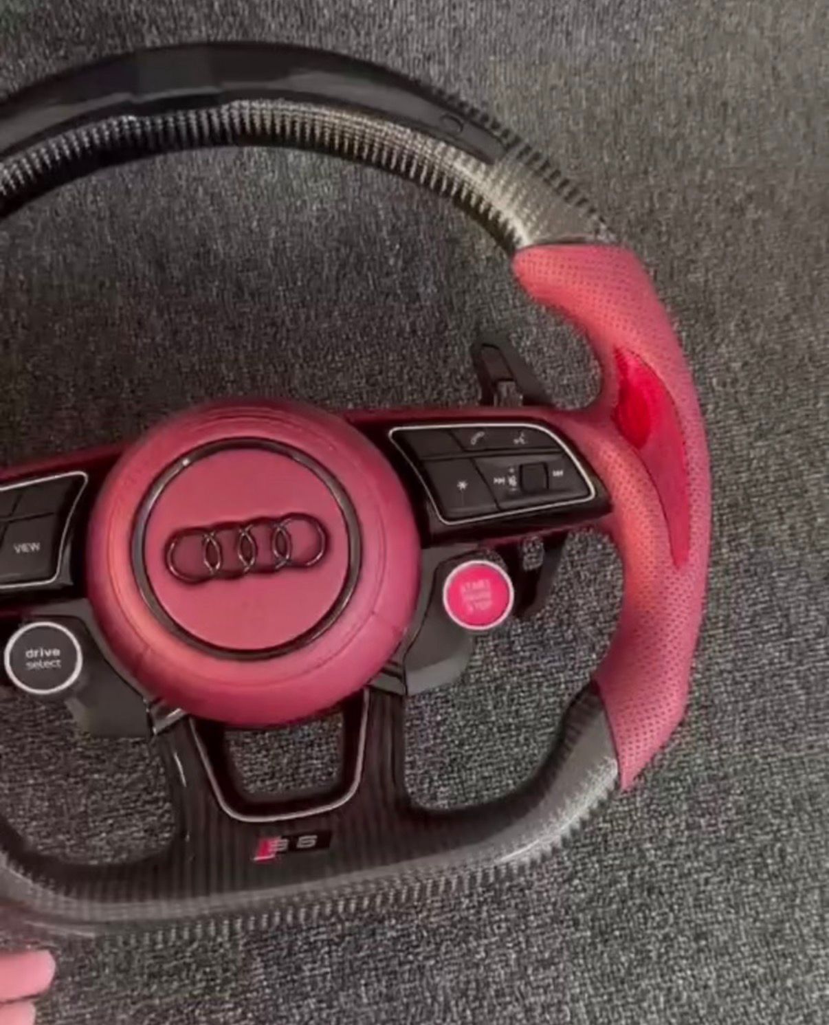 Volante Sportivo Audi Rosso & Nero – Con Palette Urus & Tasti Start&Stop e Drive Select
