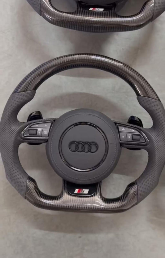 Volante Audi S in Fibra di Carbonio – Sportivo con Paddle Shift