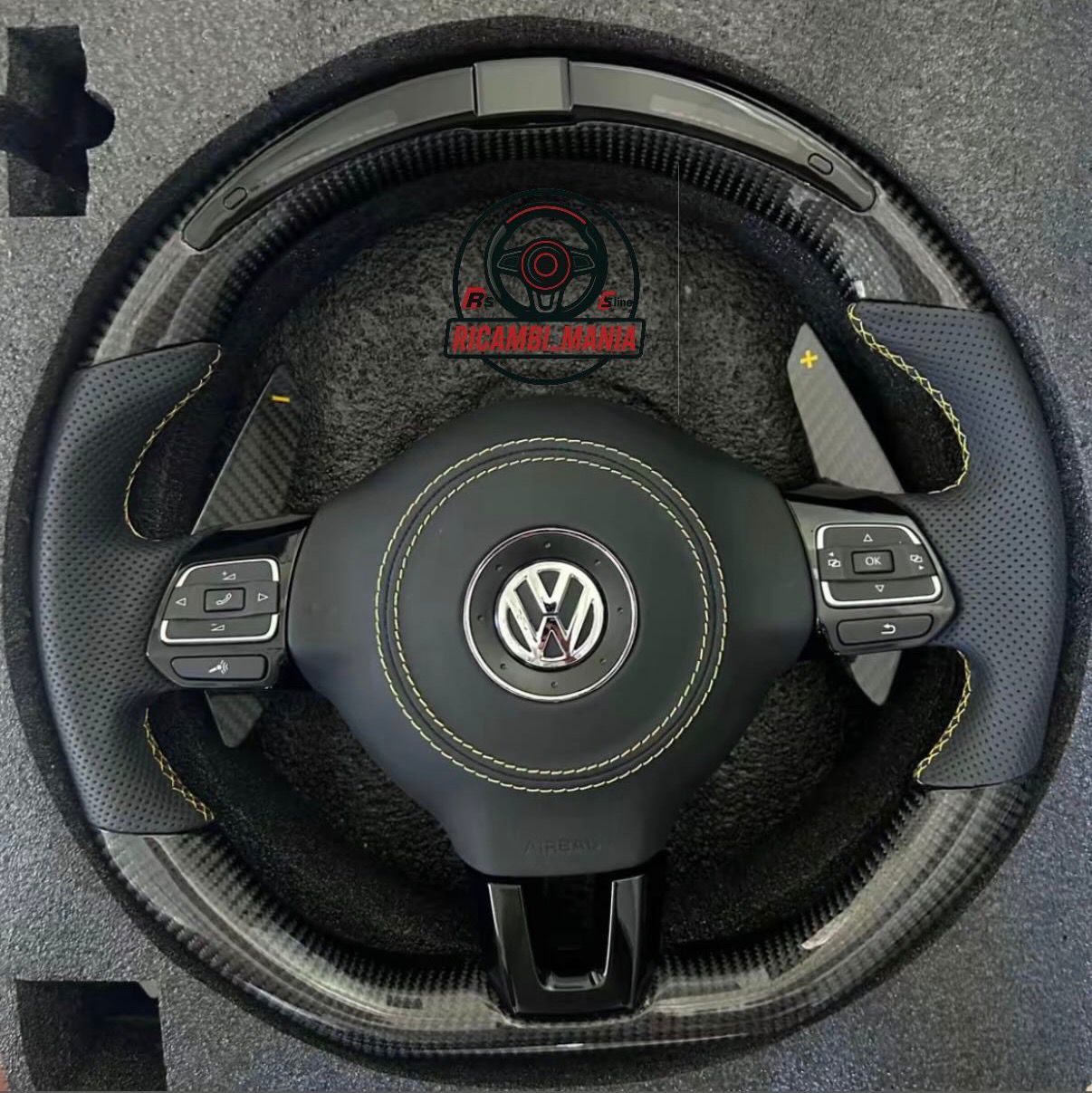 Volante Volkswagen R, Con Cuciture Gialle & Display Contagiri e Paddle In Carbonio