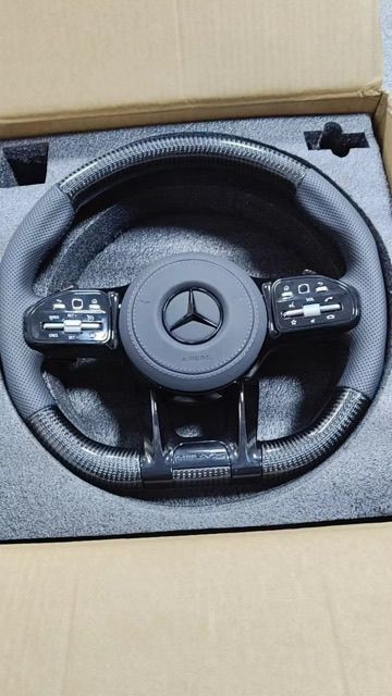 Volante Mercedes Con Fibra di Carbonio & Pelle Traforata