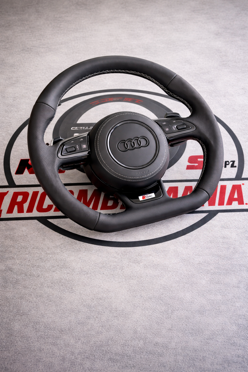 Volante Audi S-Line Sportivo con Alcantara Laterale e Comandi Multifunzionali